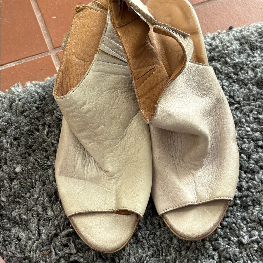 Bueno Cream Sandals with Cut-Out Design